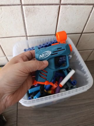 Nerf 2 pistolas + garra + 200 balas