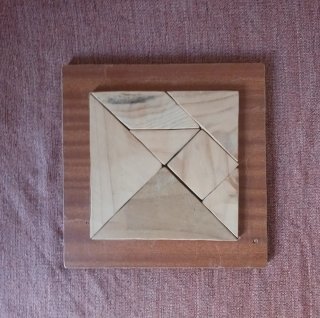 Gioco di tangram in legno