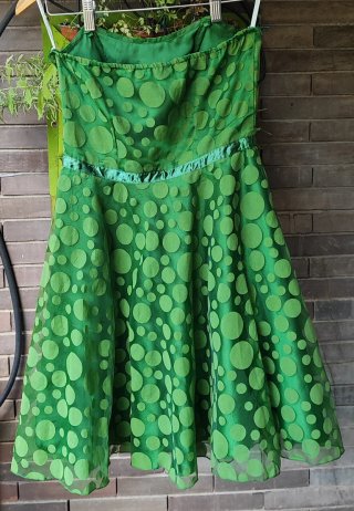 Vestido fiesta verde lunares palabra de honor