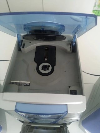 Mini cadena Aiwa azul y plata