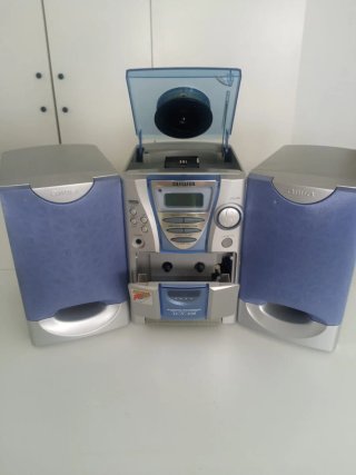 Mini cadena Aiwa azul y plata