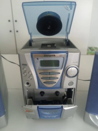 Mini cadena Aiwa azul y plata