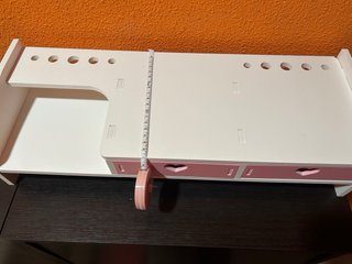 Soporte para ordenador blanco con cajones