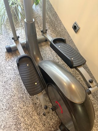 Bicicleta Elíptica Gris y Negra.
