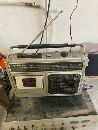 Radio Casete Sanyo M2560-2F Años 70 funciona