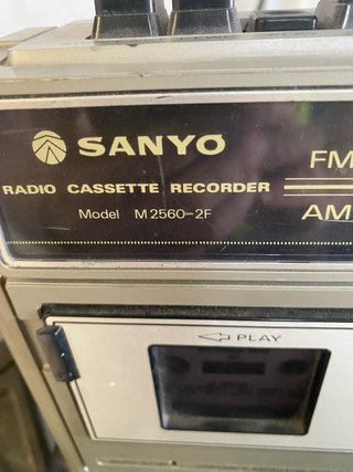 Radio Casete Sanyo M2560-2F Años 70 funciona