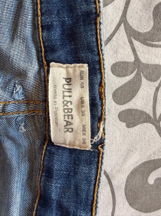 Pantalón vaquero desgastado