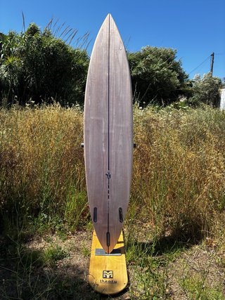 Tabla de surf de madera sostenible