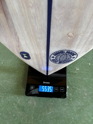 Tabla de surf de madera sostenible
