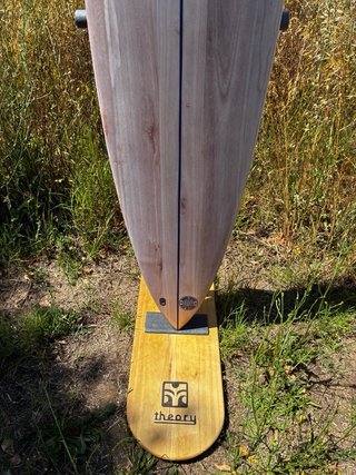Tabla de surf de madera sostenible