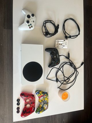 Xbox Series S + Accesorios y dos mandos