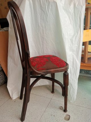 Silla antigua restaurada madera y tela