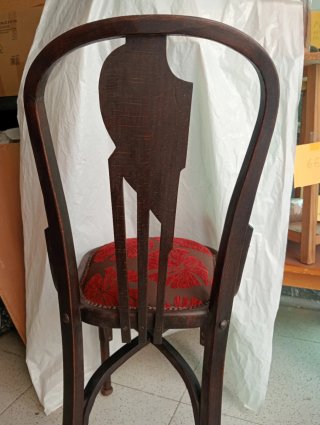 Silla antigua restaurada madera y tela