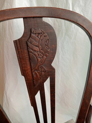 Silla antigua restaurada madera y tela