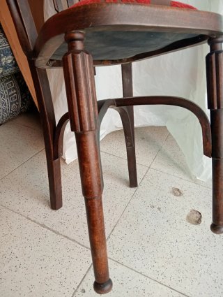 Silla antigua restaurada madera y tela