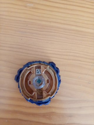 Beyblade Mirage Fafnir Dorado