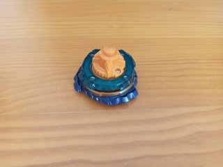 Beyblade Mirage Fafnir Dorado + lanzador
