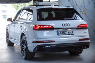Audi Q7 Black line plus 50 TDI 210kWq. tip.
