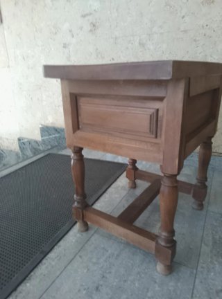 Mesilla de noche de madera