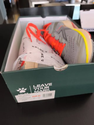 Zapatillas Running Kelme Valencia Gris/Rojo