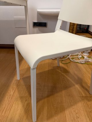 Mesa IKEA Blanca + 2 Sillas