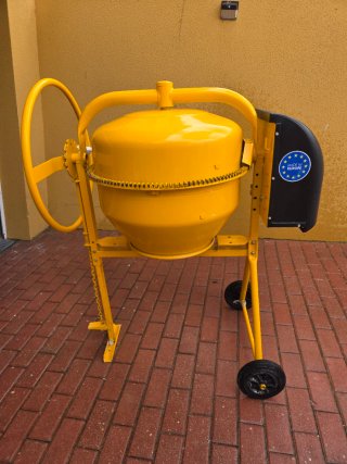 Hormigonera Amarilla 125l con un solo uso