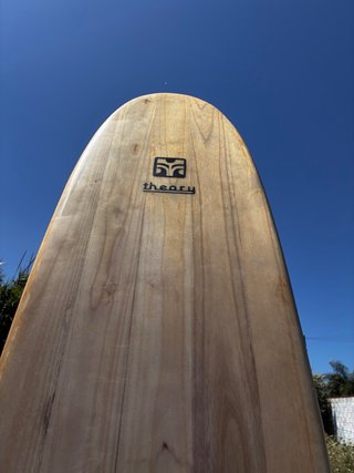 Tabla de surf madera hueca sostenible
