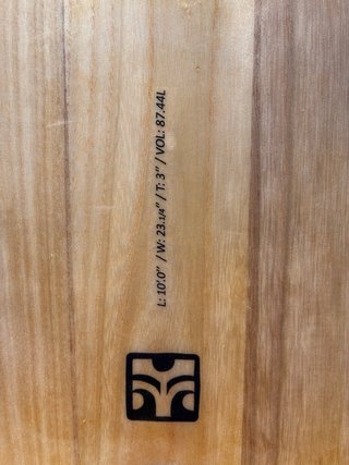 Tabla de surf madera hueca sostenible