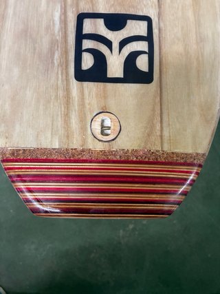 Tabla de surf madera hueca sostenible