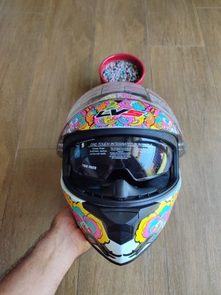 Casco integral moto talla S diseño colorido