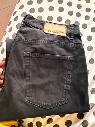 Pantalones vaqueros Lacoste azules y beige