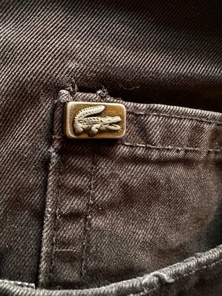 Pantalones vaqueros Lacoste azules y beige