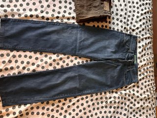 Pantalones vaqueros Lacoste azules y beige