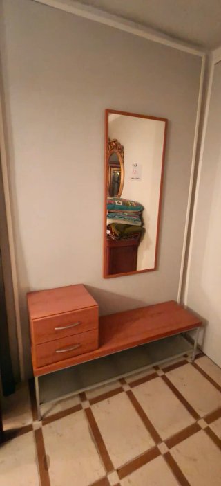 Todo tipo de muebles, sillas, lamparas,mesas,etc..