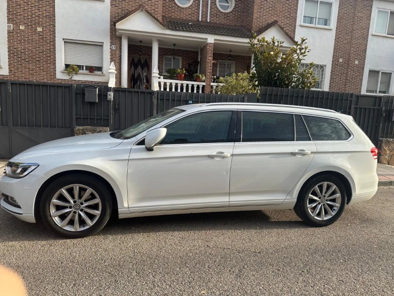 Volkswagen Passat 2019 - foto 1