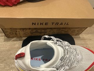 Nike Trail Zapatillas Blancas y Rojas
