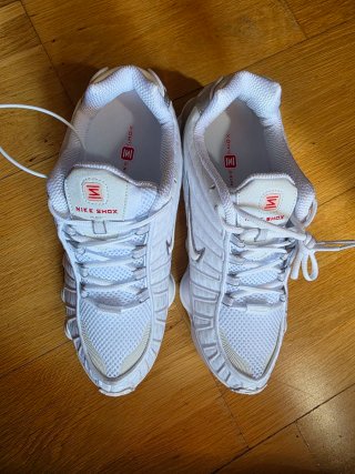 Nike Shox R4 Blancas y Plateadas