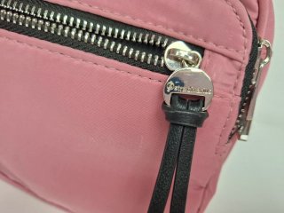 Bolso Stradivarius rosa y negro