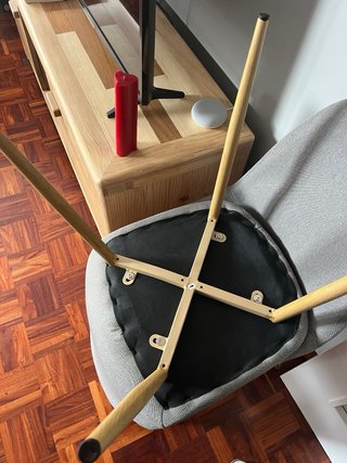Sillas comedor Jysk grises tela y madera