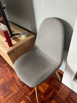 Sillas comedor Jysk grises tela y madera
