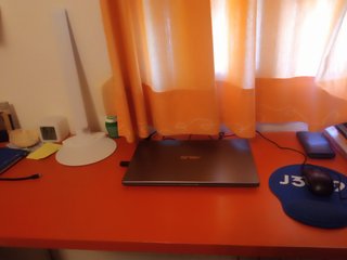 Habitación juvenil blanca y roja