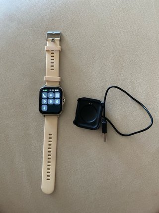 Reloj Inteligente Beige y Plateado
