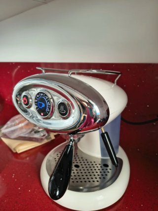 Cafetera Illy Iperespresso Cromada