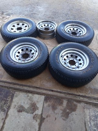 Llantas Nissan Patrol 30x9.50R15LT