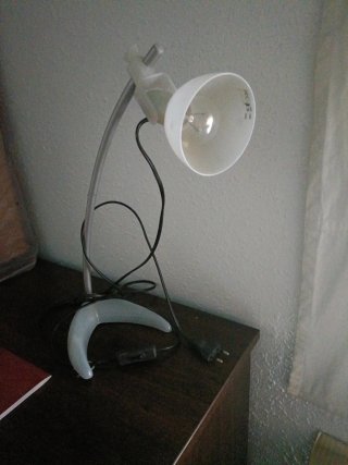 Lámpara de mesa moderna