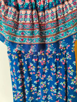 Vestido Springfield floral azul y rosa