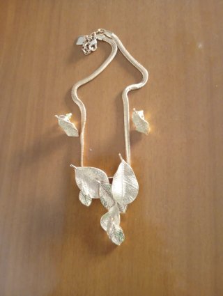 Conjunto collar y pendientes hojas bronce