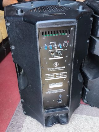 Altavoces Mackie Thump 15