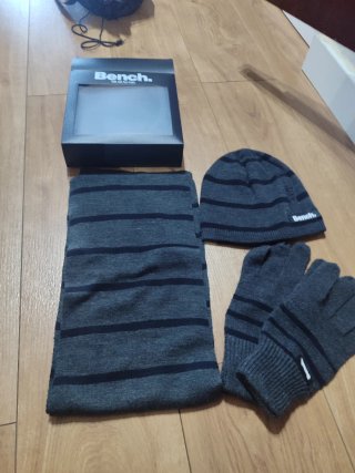 Conjunto Bench: Gorro, Bufanda y Guantes