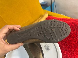 Zapatos Mussi Talla 37 Dorados